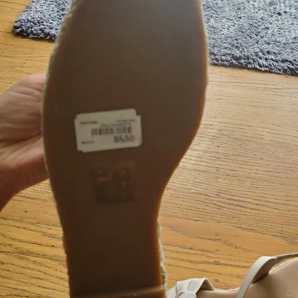 OPEN TO OFFERS Aldo White Platform Espadrille Sandals Size 7.5 - Picture 4 of 4